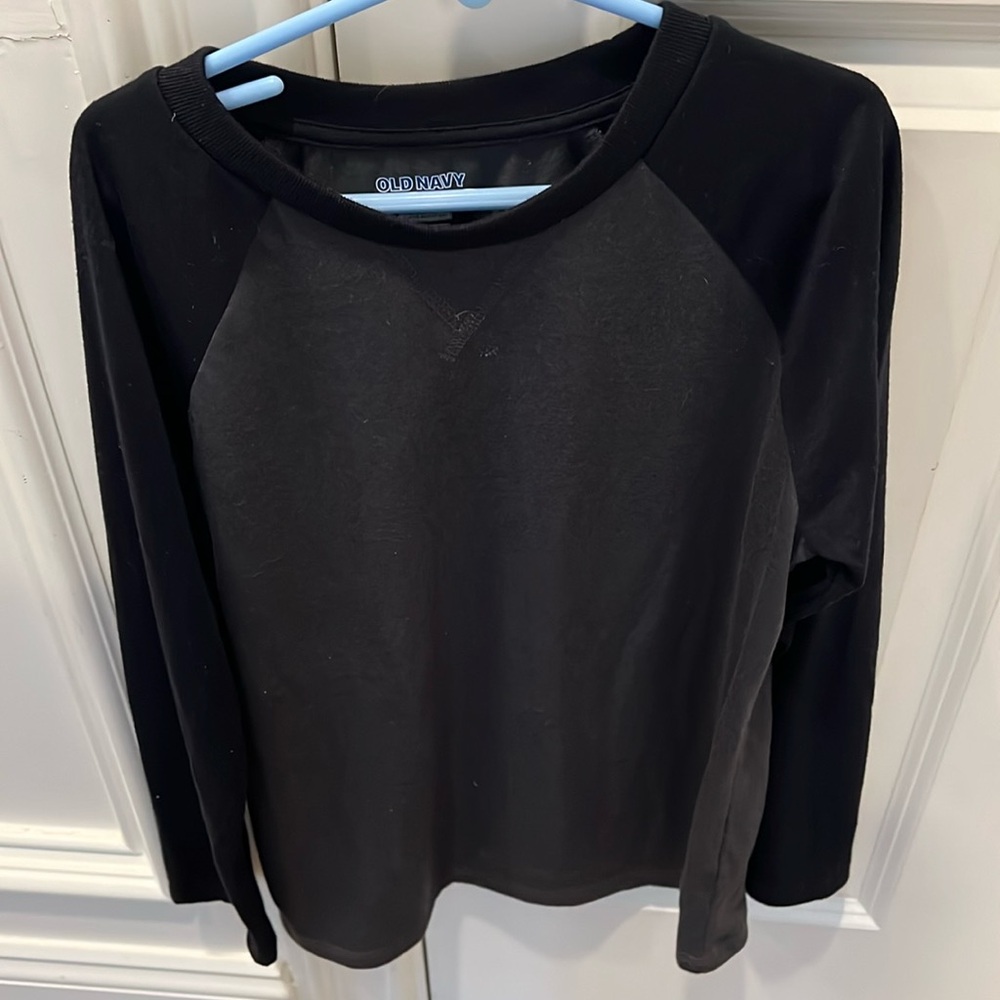 Like new Old Navy boys size large 10/12 long sleeve T-shirt